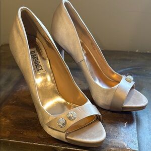 Badgley Mischka Tan Heels Elegant Formal Pumps